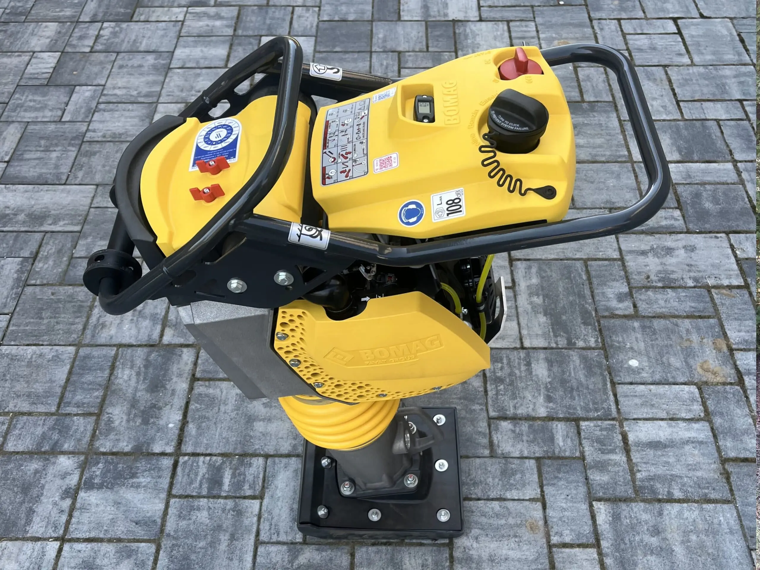 Vibrační pěch Bomag BT 65