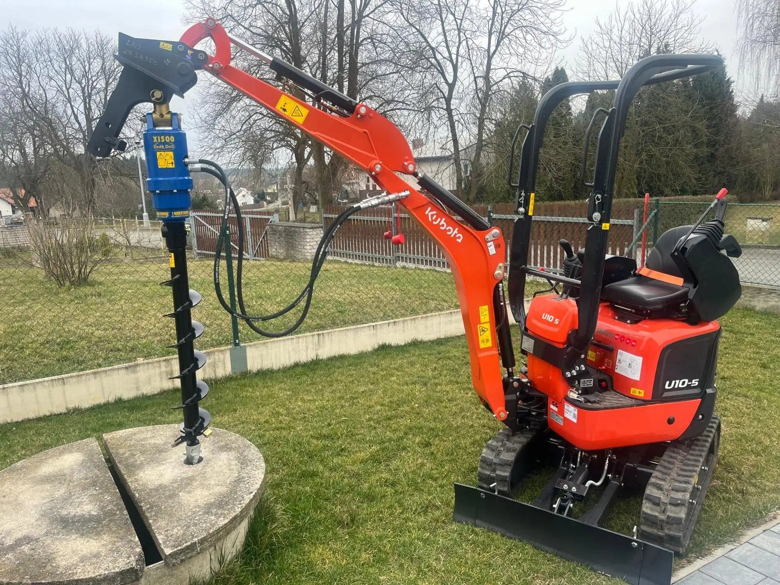 Minirypadlo Kubota U10-5VGH s vrtákem